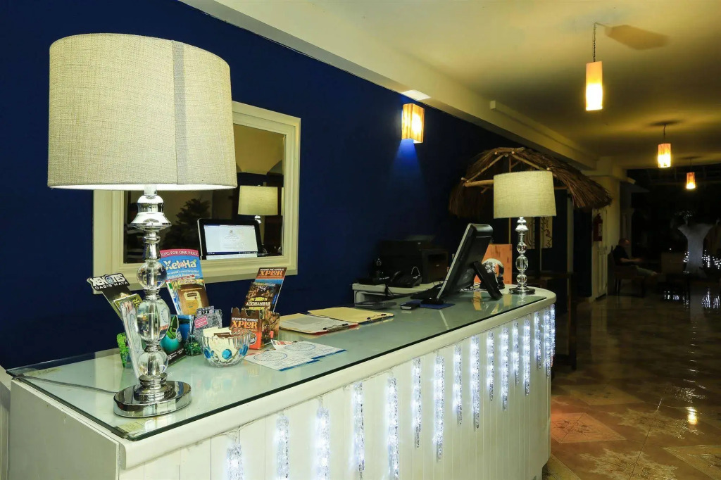Hotel Maya Azul