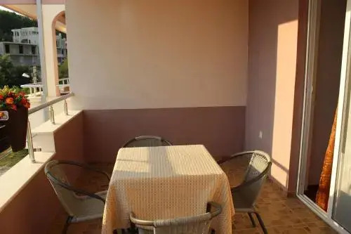 Apartments Fat e Jet - Pool & Breakfast
