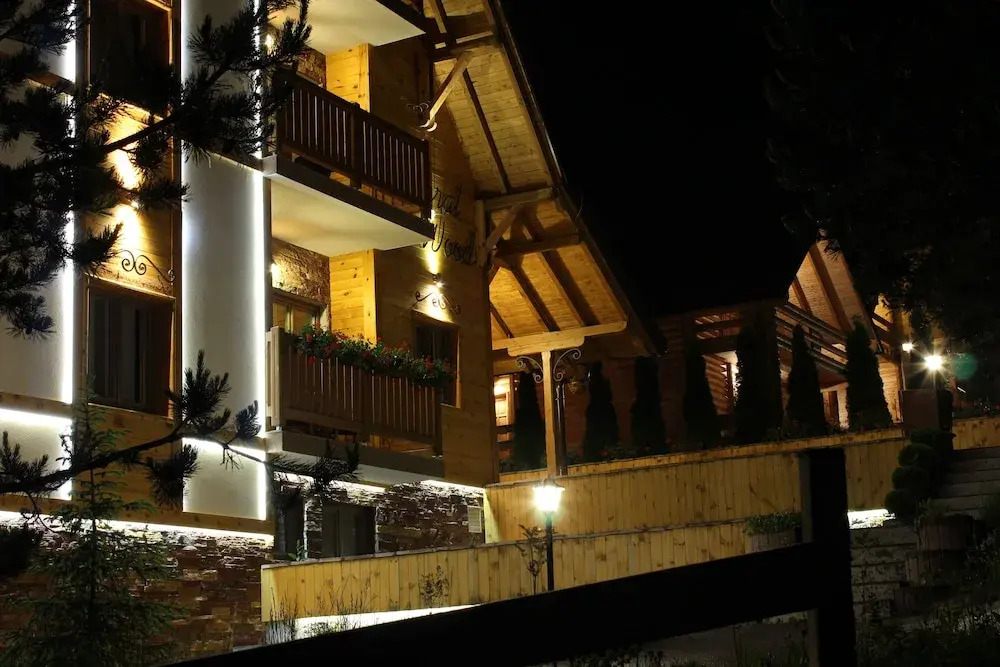 Villa Natural Wood