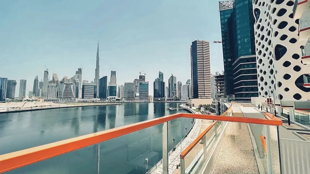 LUX - Binghatti Canal View Suite