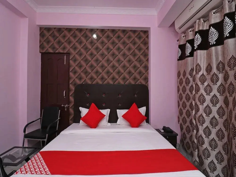 OYO 33471 Hotel Magadh Empire
