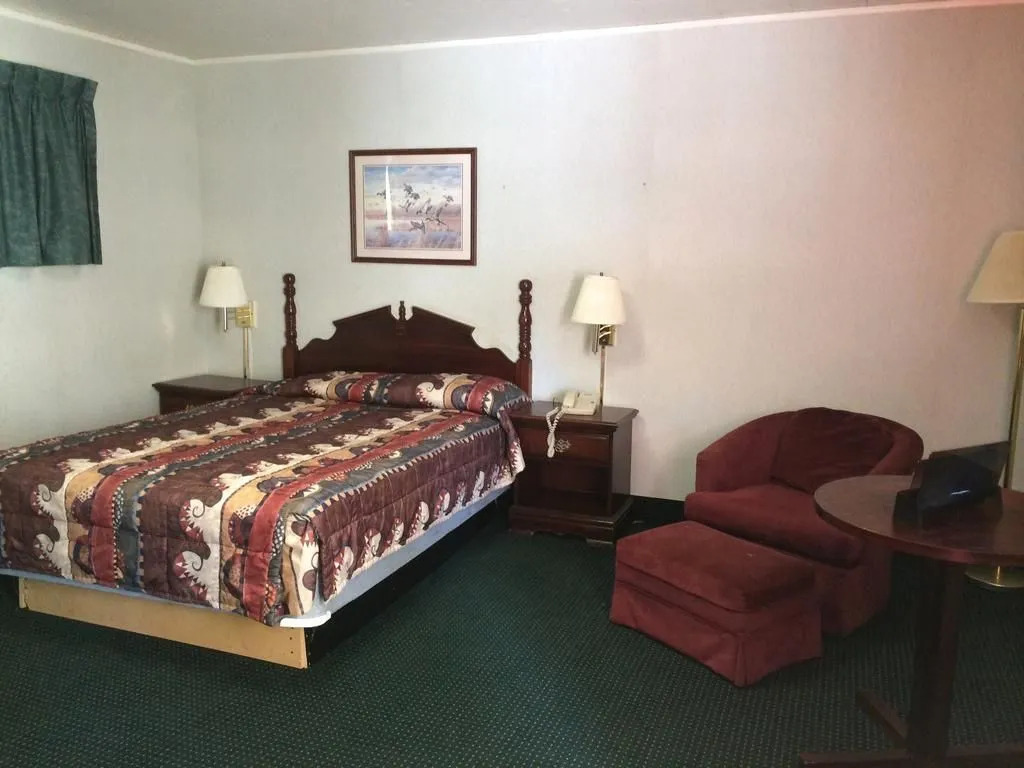 Rapids Inn & Suites