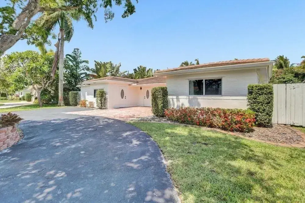 Just Listed! Newly Remodeled 3/2 Pool Home 3 Bedroom Home by Redawning