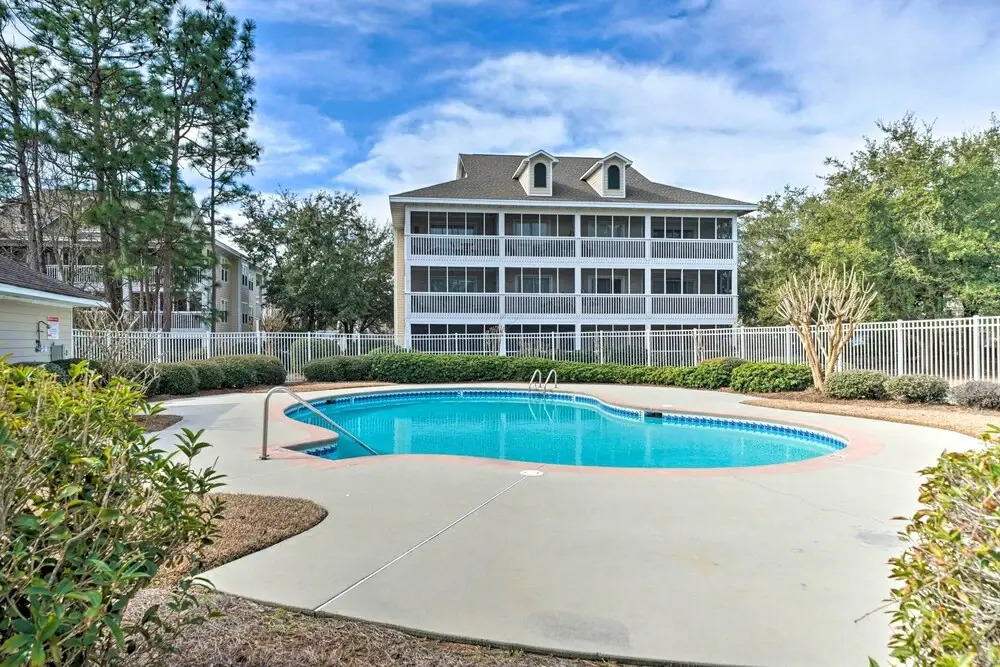Marina & Beach Club Access: Condo in Southport
