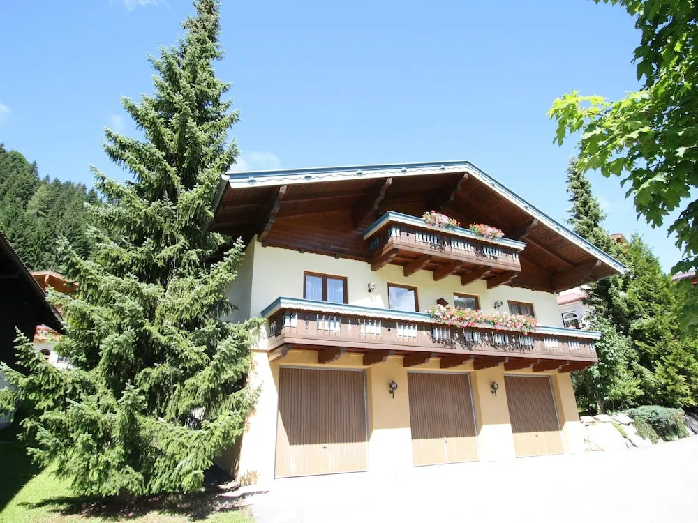 Appealing Apartment in Kleinarl with Ski-Storage