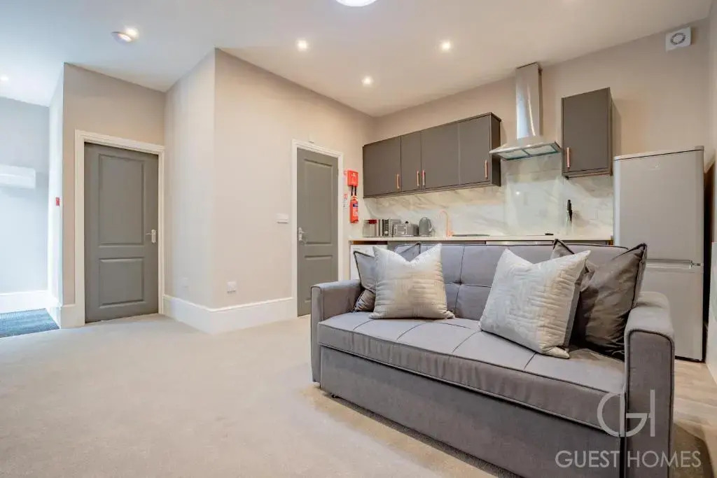 Worcester 1 Bed Apartment With Private Entrance