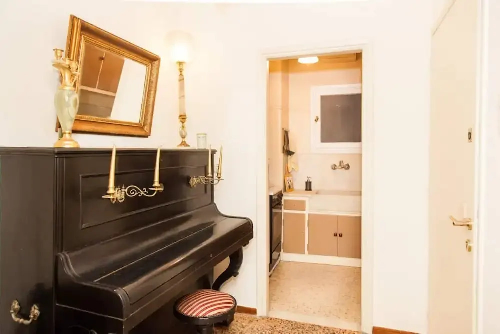 Renovated apt in the Heart of Piraeus