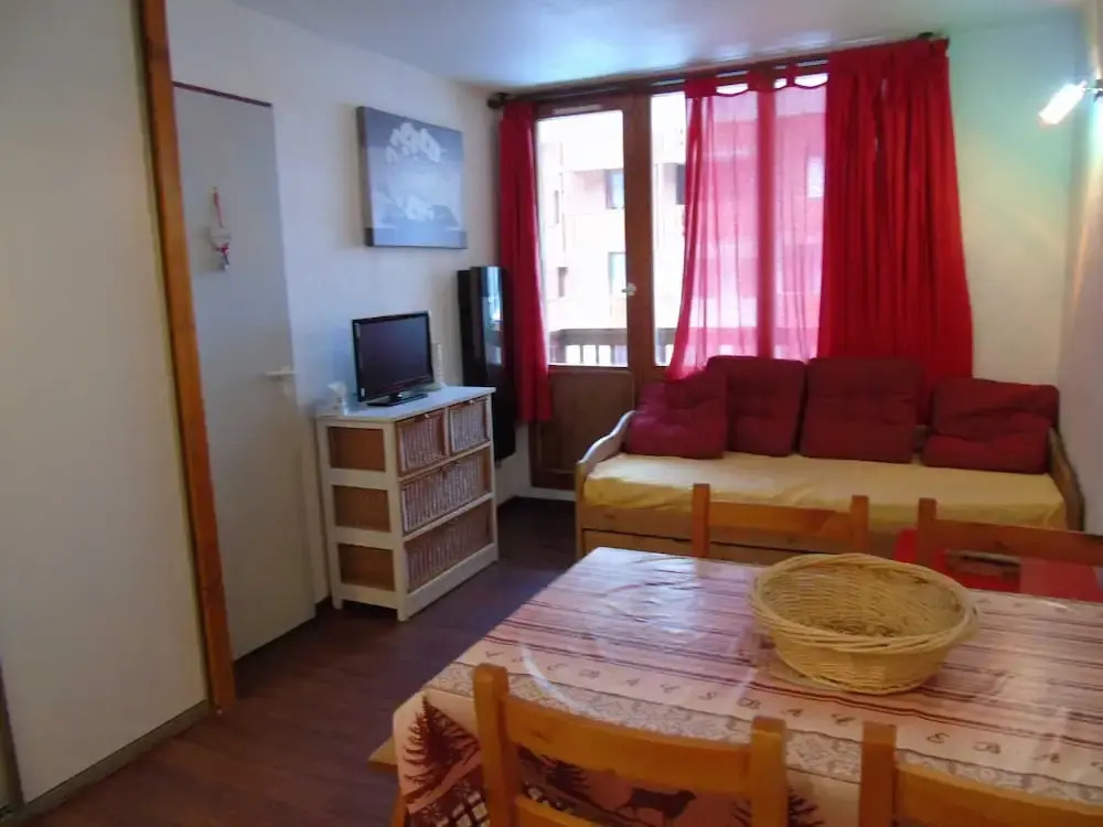 Lou Services Apartment THB70 LSI 001