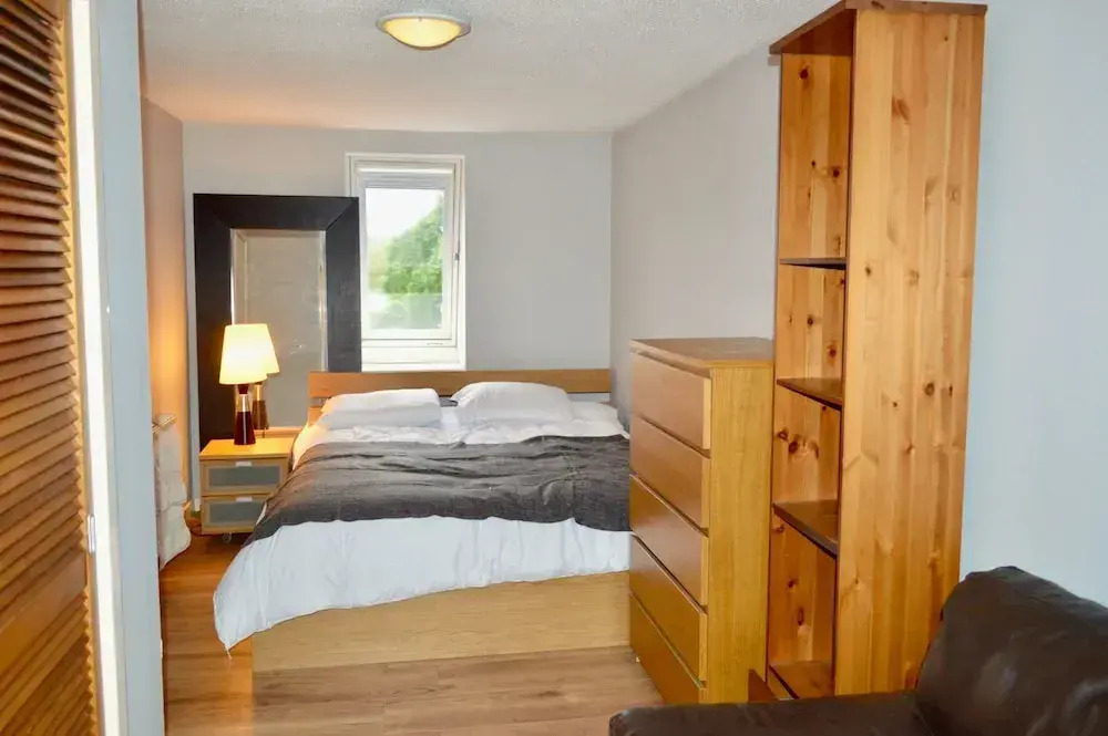 Spacious and Light 3 Bedroom Flat in Scenic Canonmills