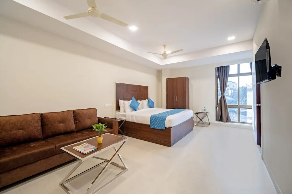 Monday Hotels Swarnas The Capital