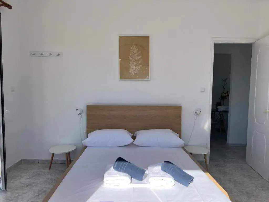 Nafpaktos PebBle Apartments in Marathias