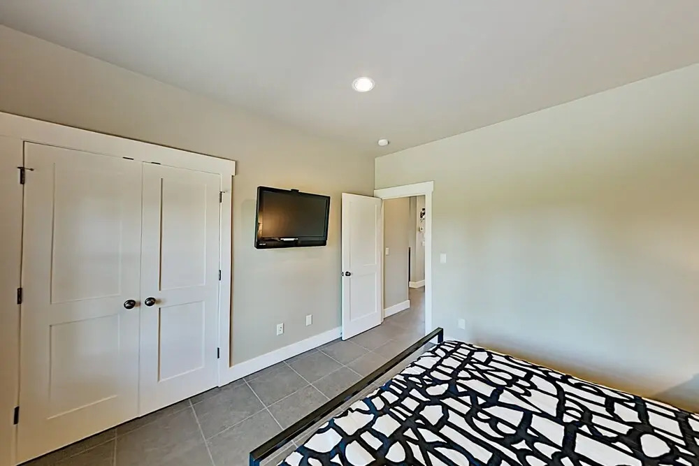 New Listing! Riverfront Dream - Walk To Beach! 6 Bedroom Home