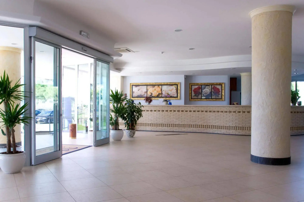 Roses Hotel