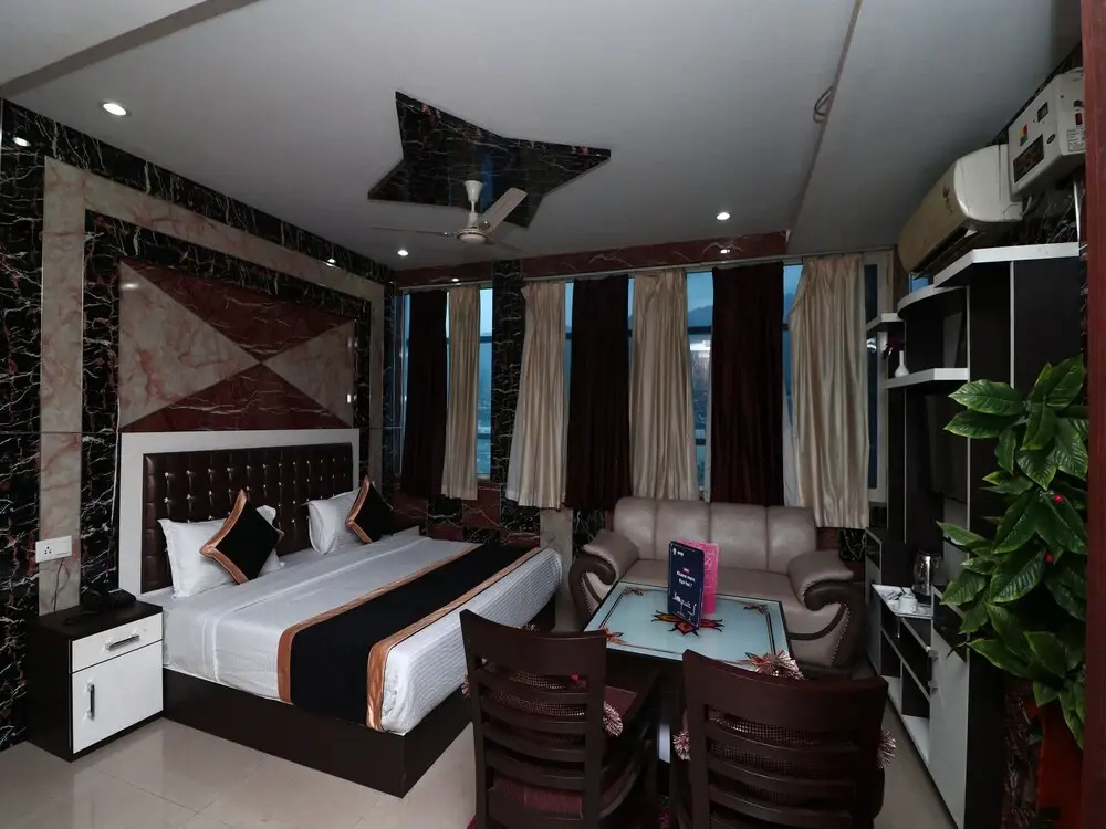 OYO 15794 Jatin Hotel