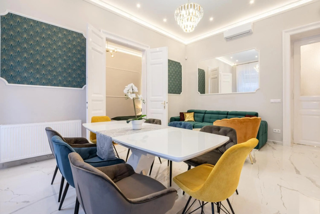 Premium Art Deco Apartment at Broadway // 4BDR & 3BR