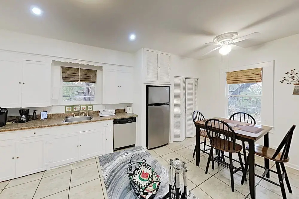2BR Casa Travis Heights by RedAwning