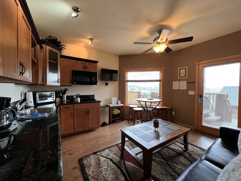 Macgregor Mountain 27c 1 Bedroom Condo by RedAwning