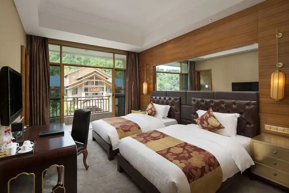 Huitang Huatian Hot Spring Resort Hotel