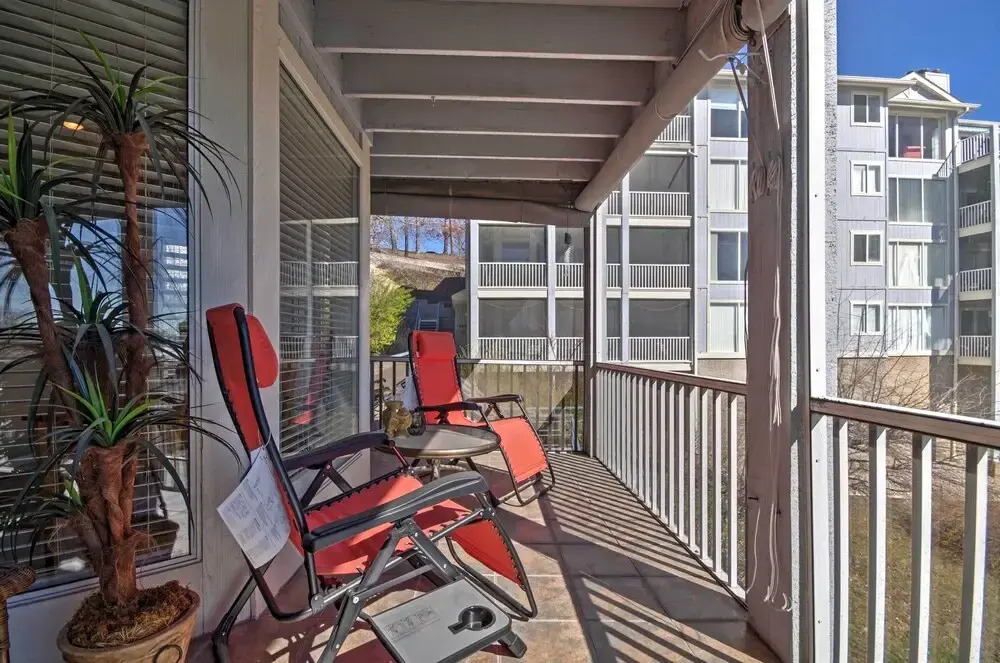 Luxe Lakeside Regatta Bay Getaway w/ Pool Access!