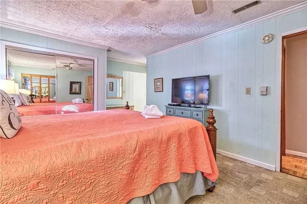 Creekside, 4 Bedrooms, Pool Access, WiFi, Fireplace, Sleeps 10