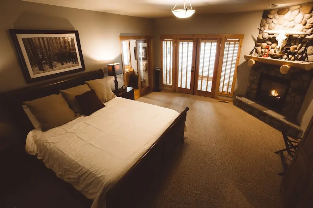 Serenity Pines Lodge in Shugart Flats