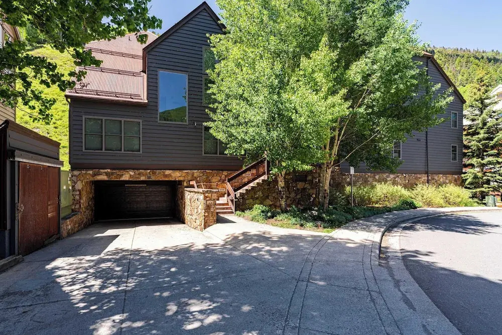 Etta Place 7 by Avantstay Ski In/ Ski Out Unit w/ Striking Views!