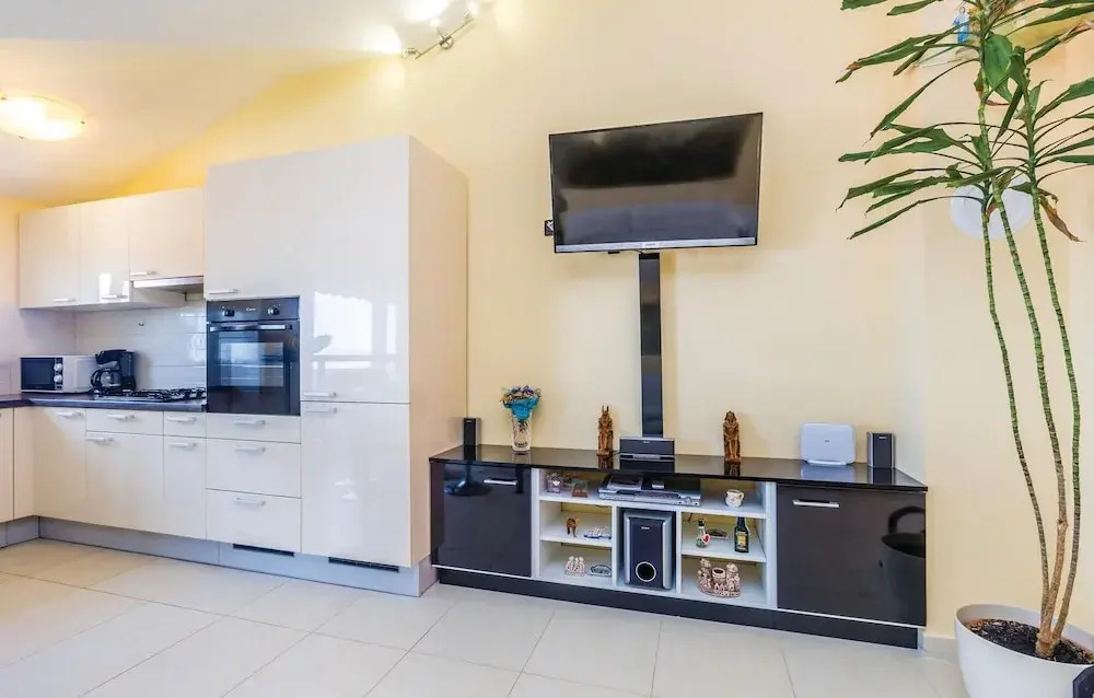 Awesome Home in Hr-51513 Omisalj With Wifi and 1 Bedrooms
