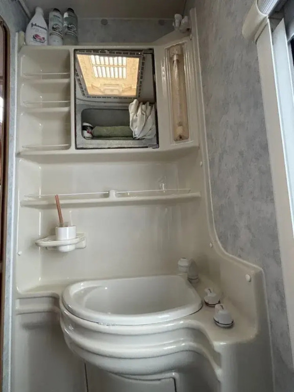 Motorhome in Hinckley- Sleeps 3- Pet Friendly