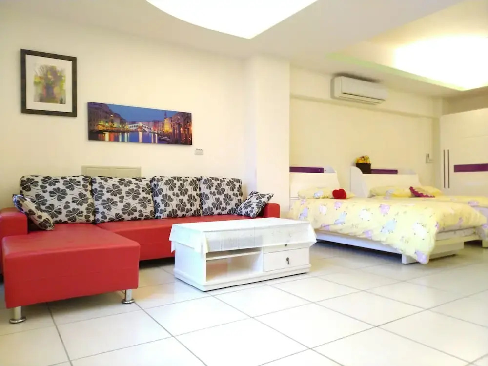 Alien B&B