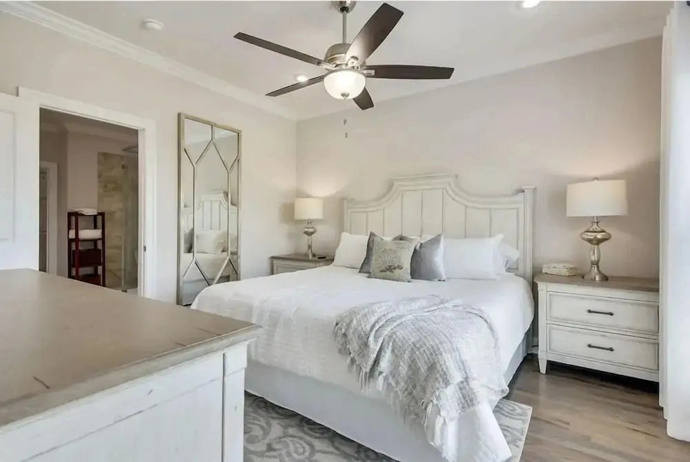 Driftwood Townhomes #3- Liv Salty
