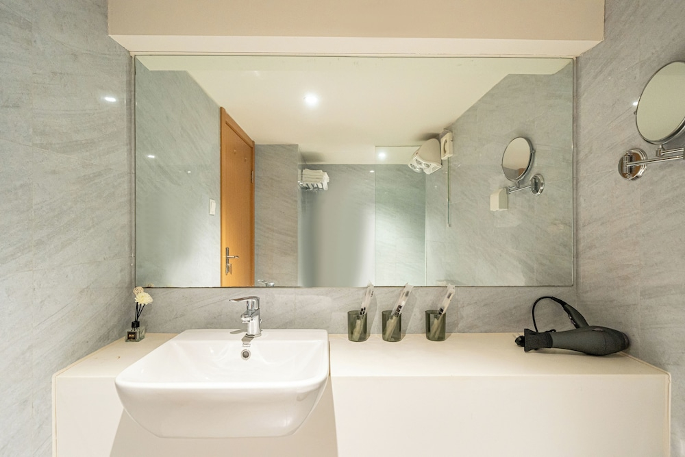 Shanghai Hills & Freshly Home Loft Retreat near NECC