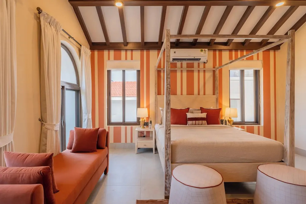 ELIVAAS Villa Paraiso 4 BHK with Pool & Bar