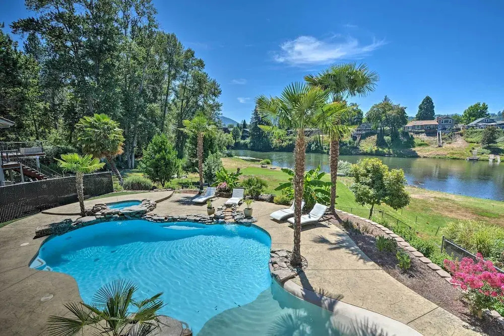 Luxe Getaway w/ Riverfront Views in Grants Pass!