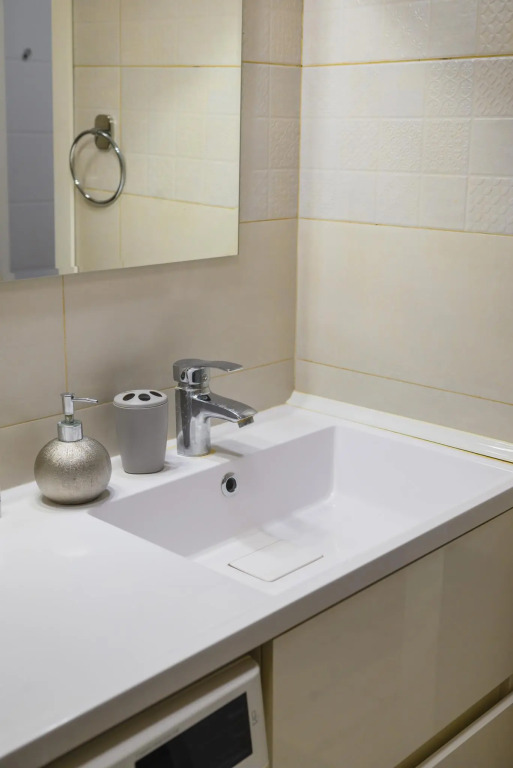 Almaty Apartments (Алматы Апартментс) на улице Манаса 22/2 блок 7