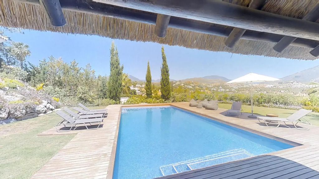 27175-Luxury Villa with heated pool