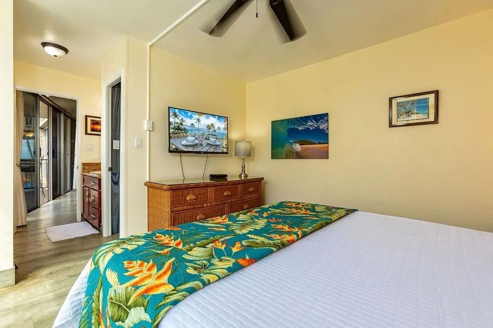 Kamaole Nalu 402 2 Bedroom Condo, Kihei