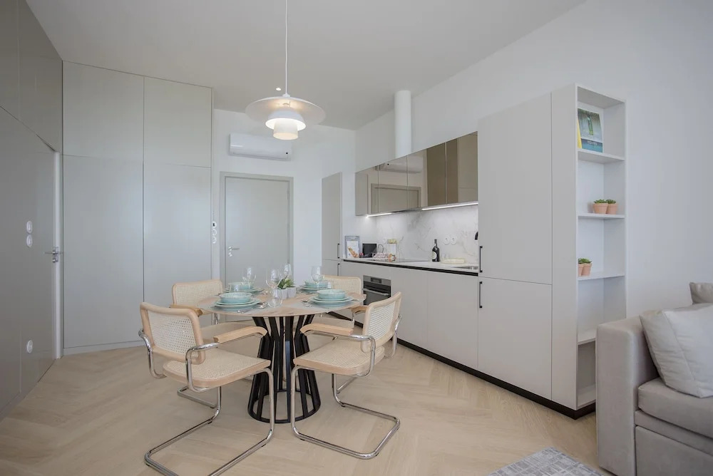 Liiiving -Luxury Beachfront Apartment II