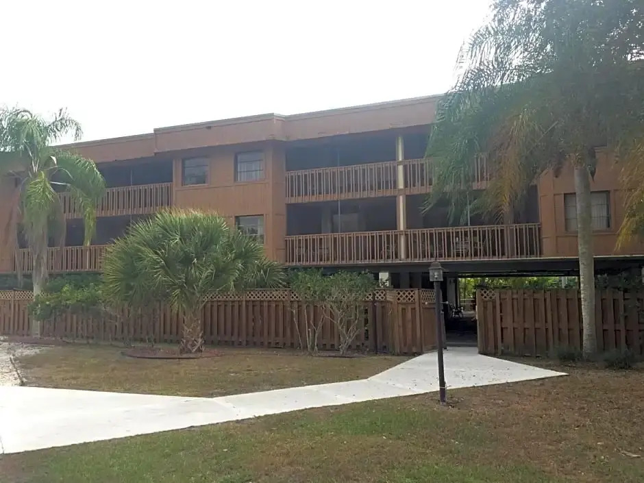 Charlotte Bay Resort