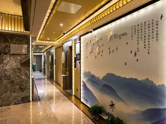 Elong Anyun Hotel (Shanghai Hongqiao International Airport Ziteng Road Subway Station)