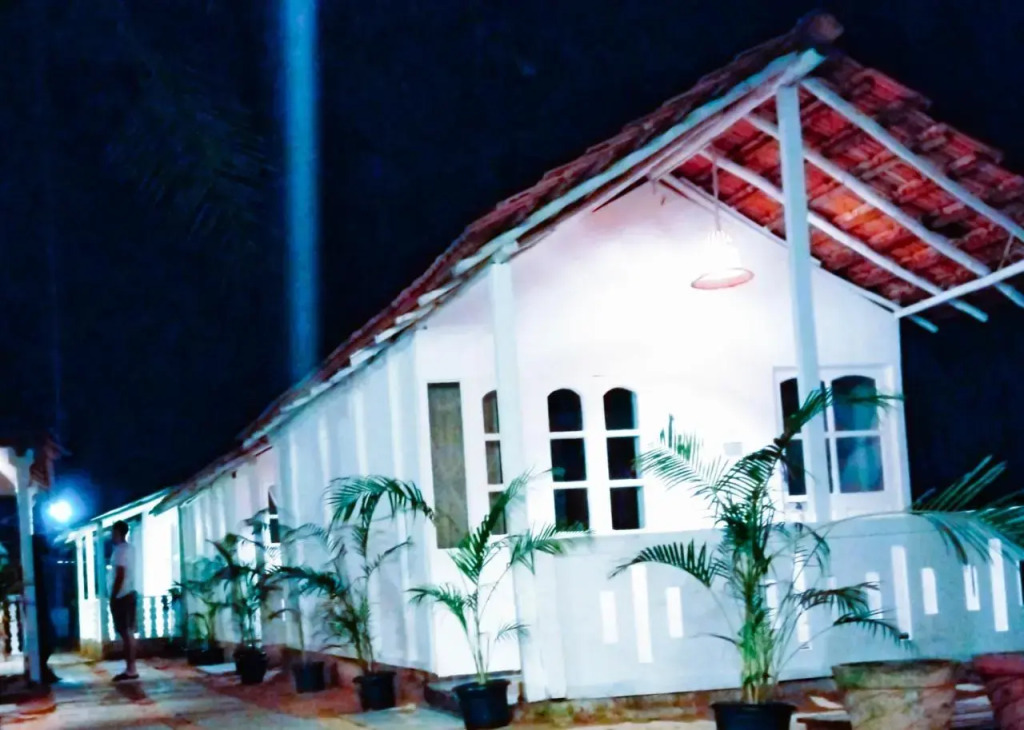 Funtastic Beach Huts Patnem