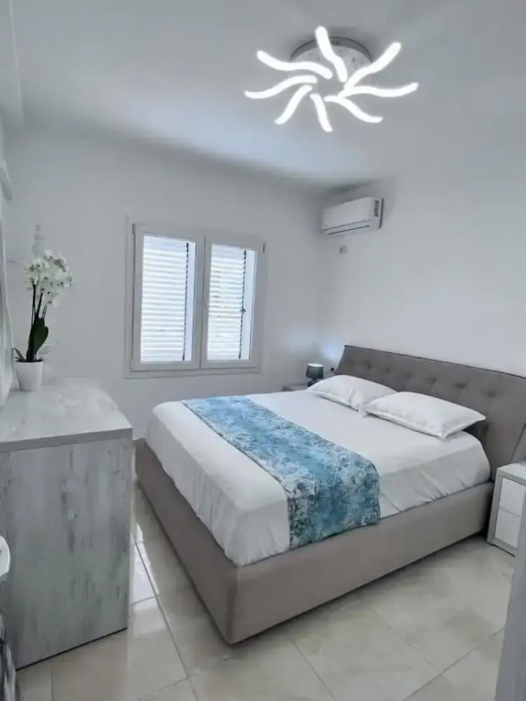 White Luxury Apartment