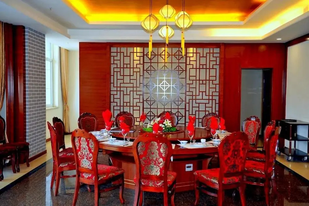 Yanan Rootlots Hotel