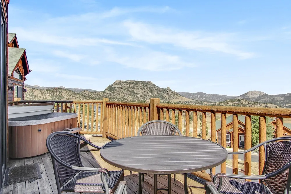 The Twin Owls 21a 2 Bedroom Condo by RedAwning