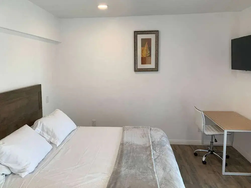 Pine Ave Inn