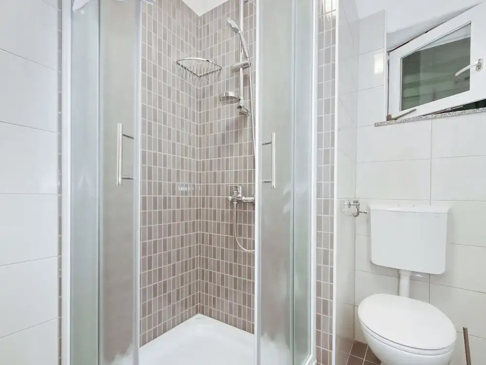 Charming Apartment Directly on the Sea, Whirlpool and Sauna, Beautiful Garden