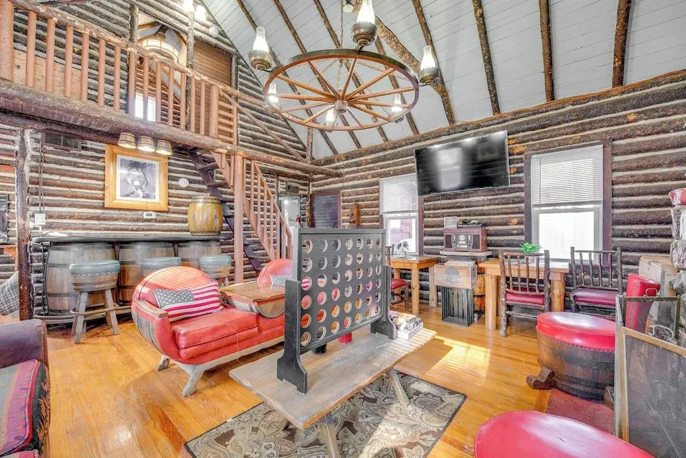 Easy Interstate Access: Original Poconos Log Cabin