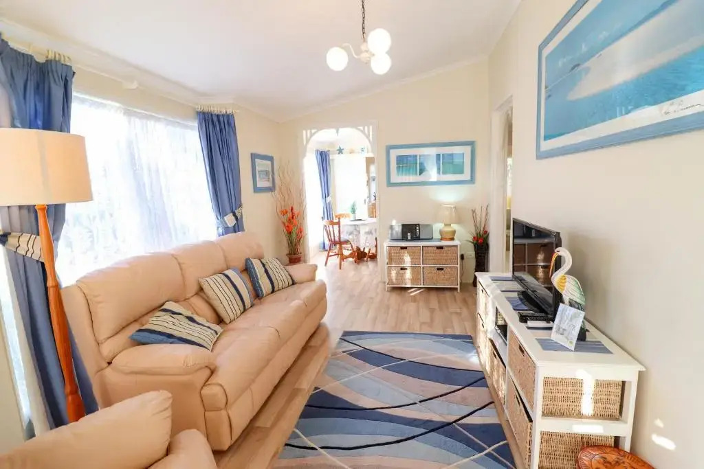 Bromyard Lakeside Cottage - Swansea- Lake Access