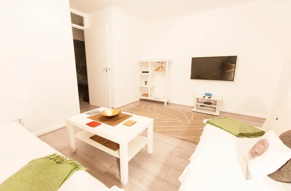 Newly Refurbished 2-br Flat for 5 in London