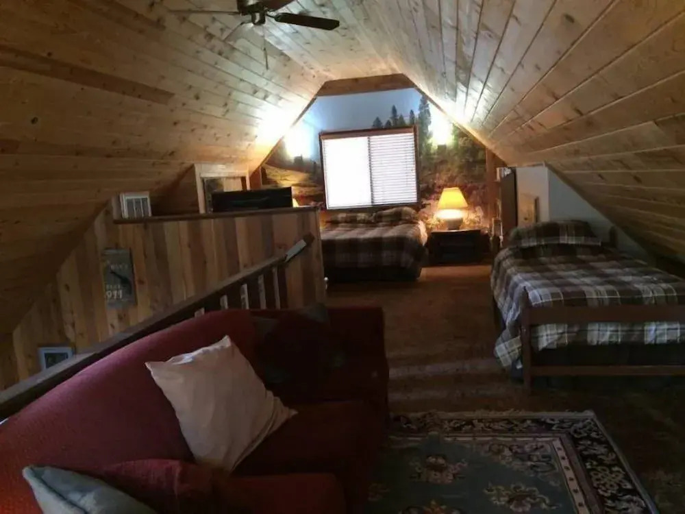 Lake Creek Cabin