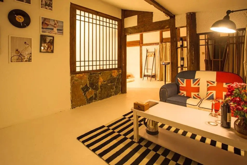 Lijiang Passing Through Hostel